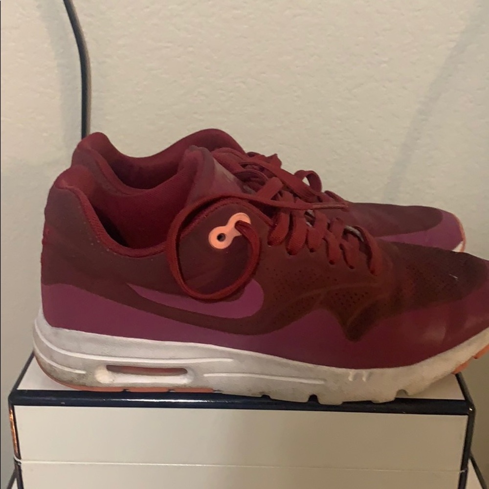 Red Nike Shoes Size 7 1/2